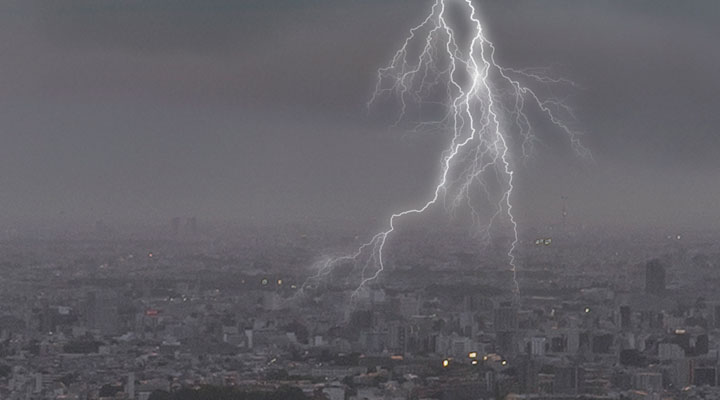 Tormenta sobre la ciudad
